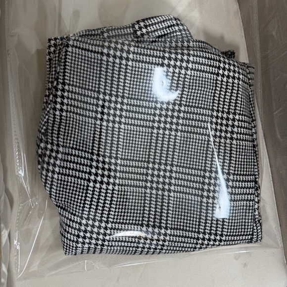 Womens Stradivarius Houndstooth Patterned Pants size USA 4. Size exactly descrip - Picture 11 of 11